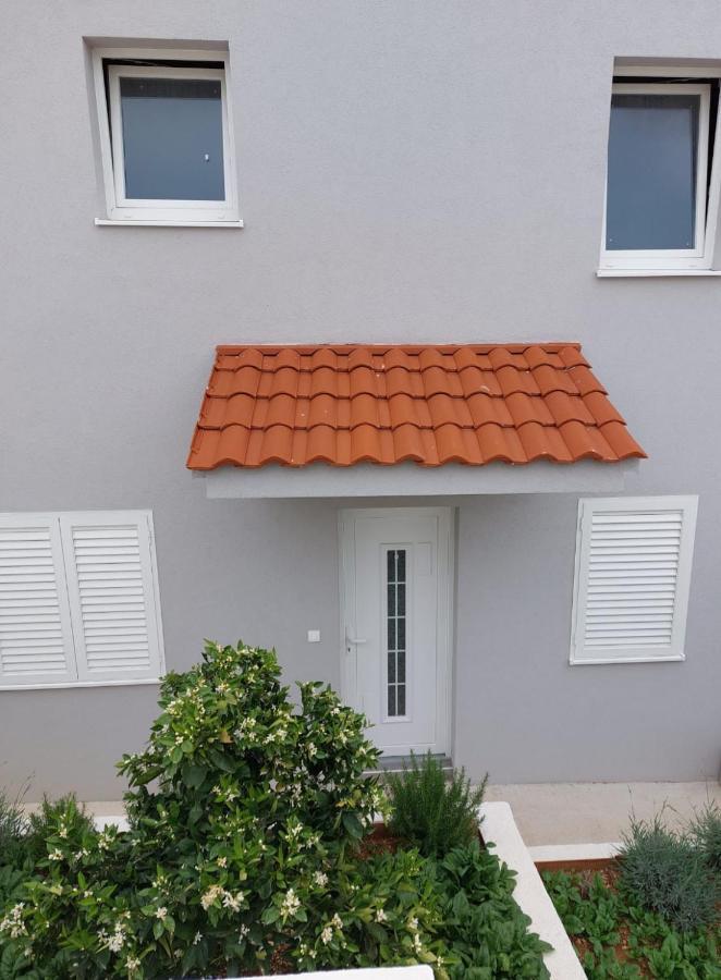 Apartments Vini Donji Seget Exterior foto