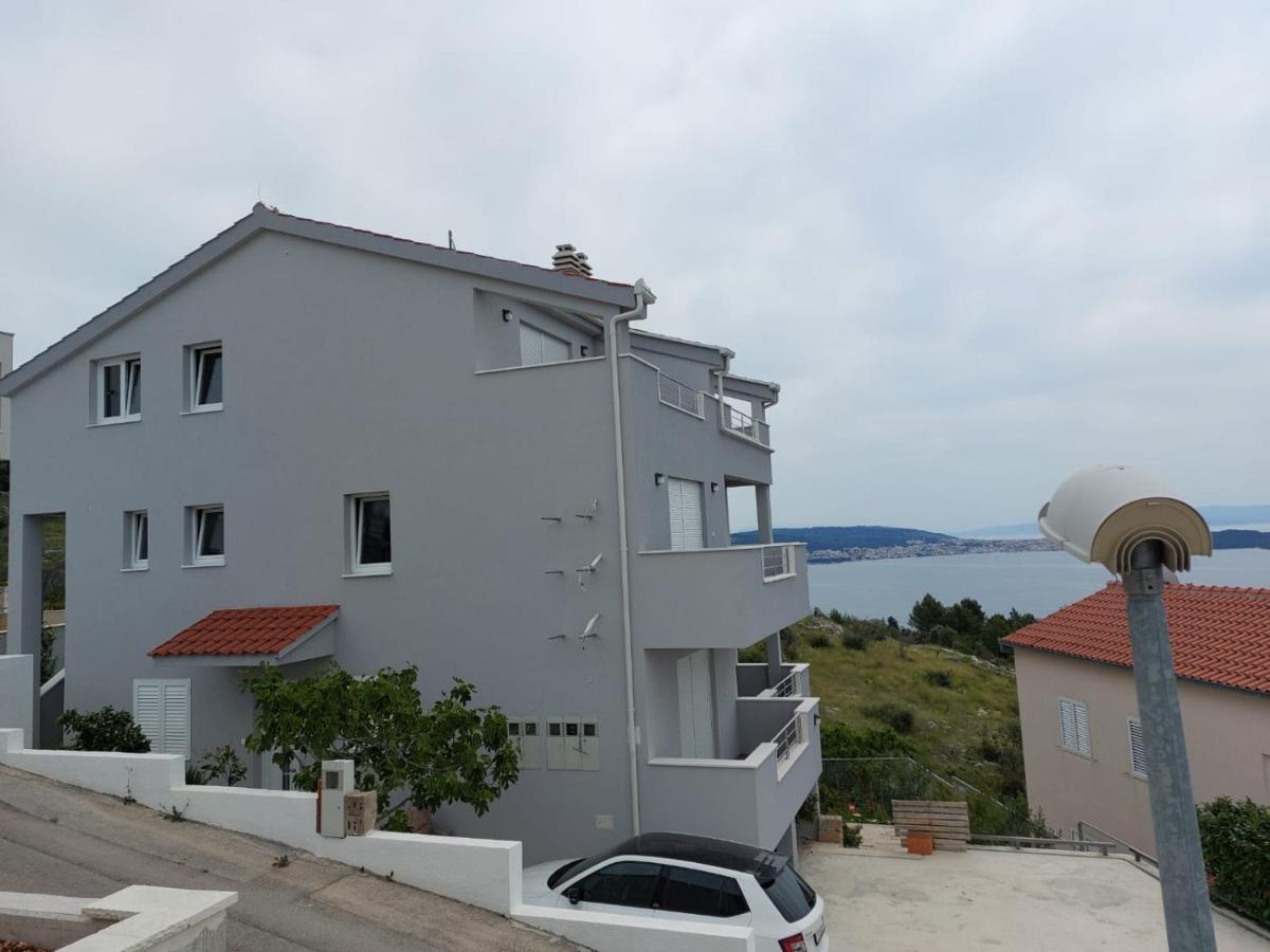Apartments Vini Donji Seget Exterior foto