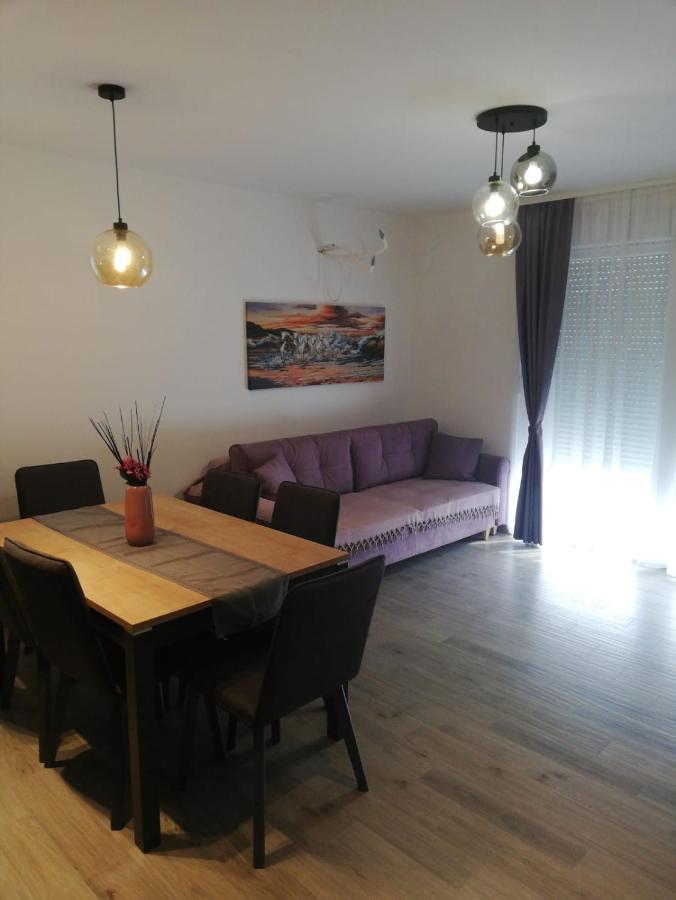 Apartments Vini Donji Seget Exterior foto
