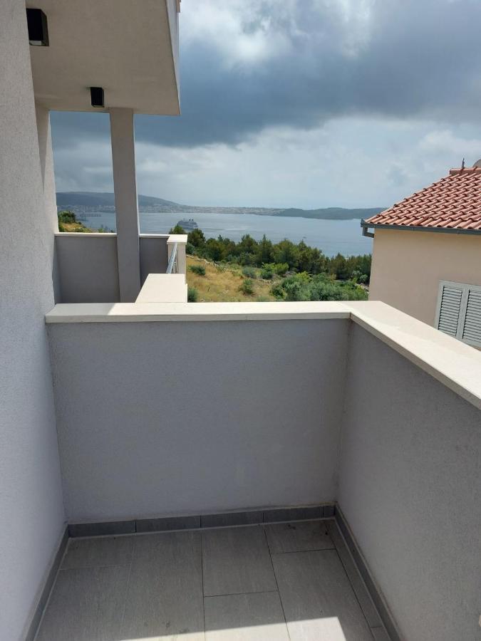 Apartments Vini Donji Seget Exterior foto