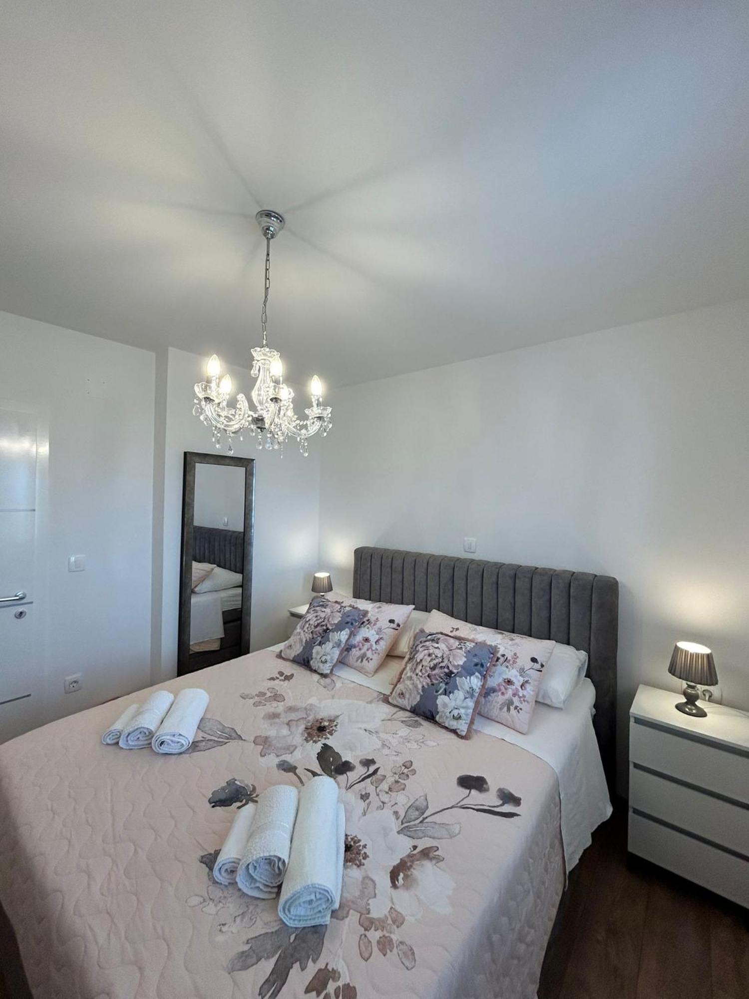 Apartments Vini Donji Seget Exterior foto