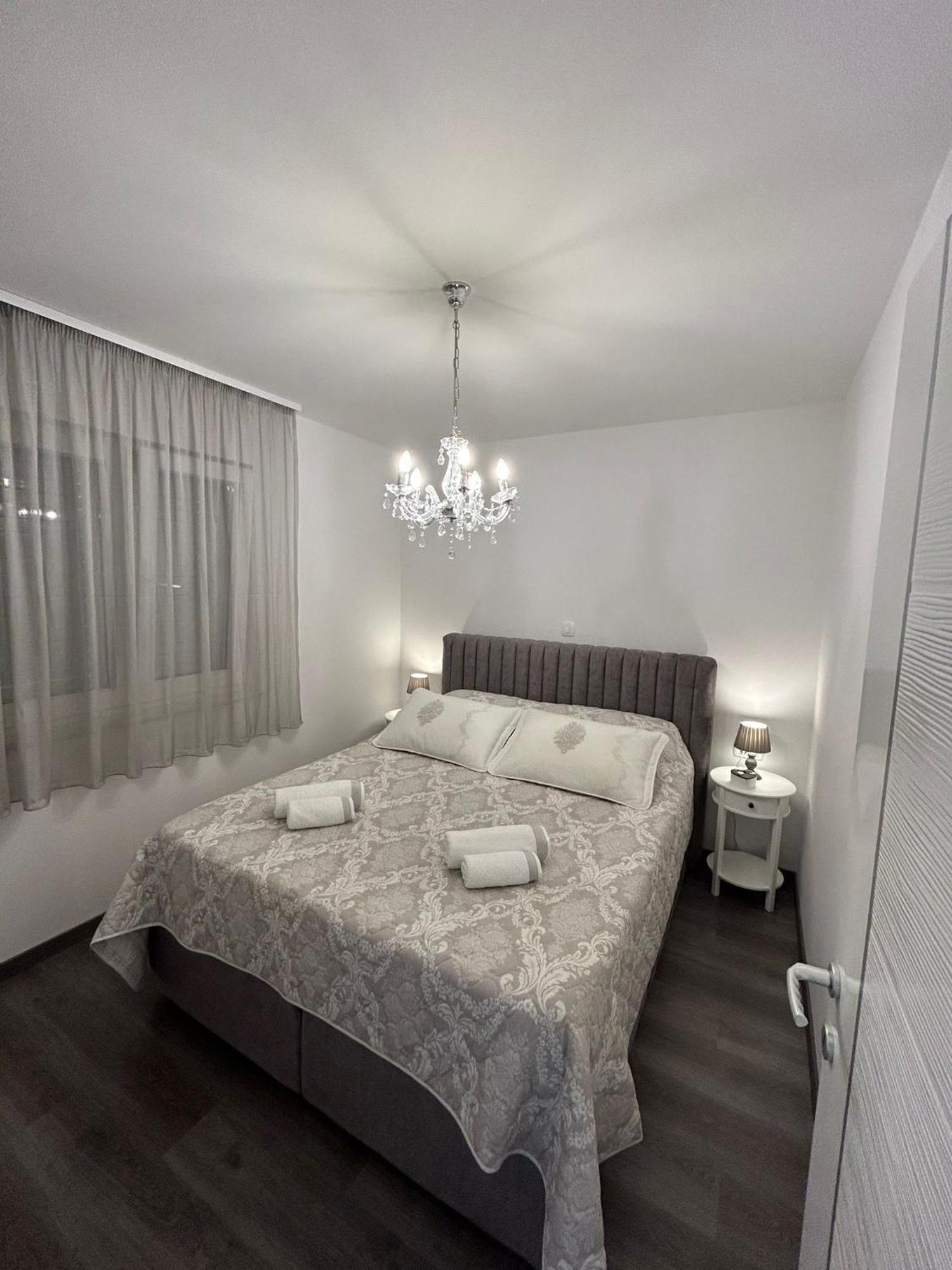 Apartments Vini Donji Seget Exterior foto